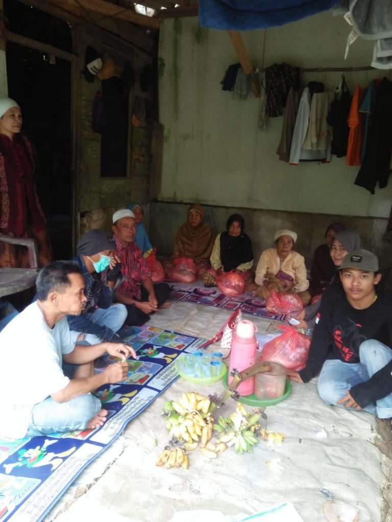 Gambar Rumah Zakat Berikan Bantuan Sembako kepada Warga 74