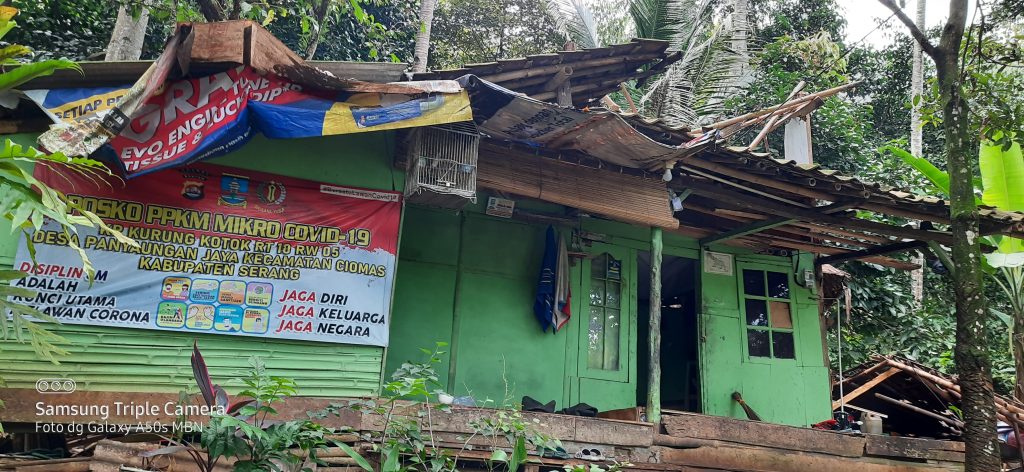 Gambar Waw, di Kabupaten Serang Masih Ada Rumah Panggung Roboh 76