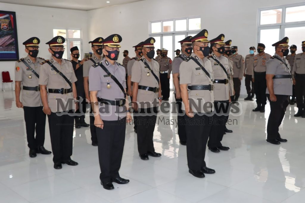 Gambar Polres Lebak Polda Banten Gelar Upacara Sertijab Kabag Log, Kasat Binmas dan Enam Kapolsek Jajaran 74