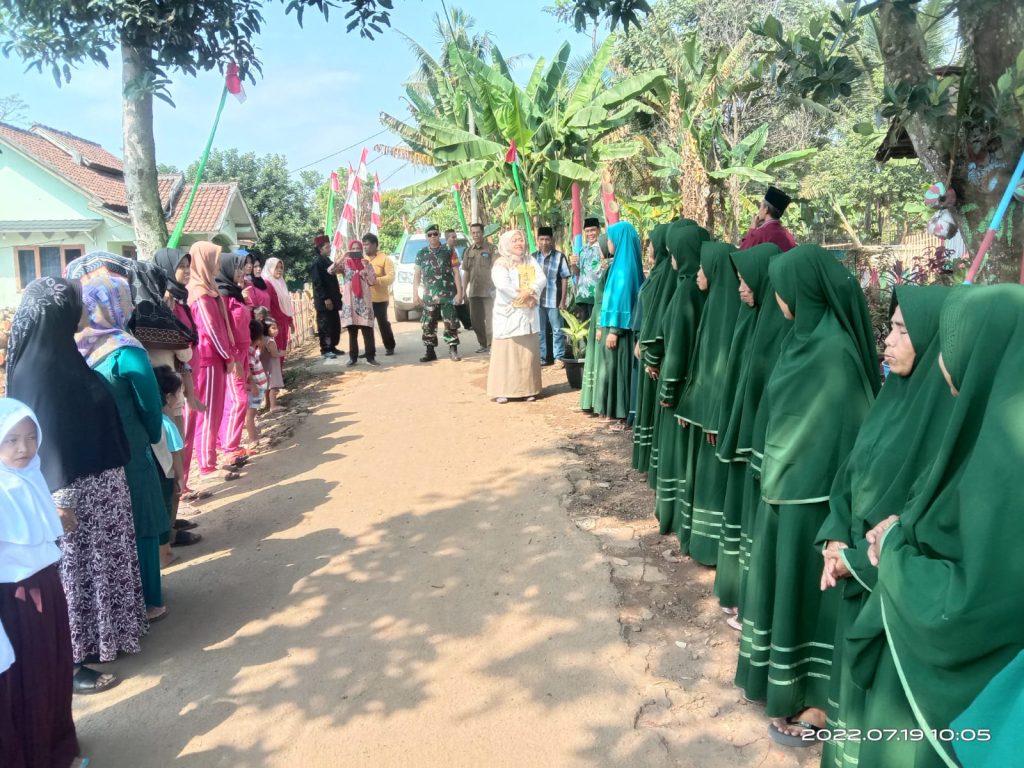 Gambar Antusias Masyarakat Kelurahan Sukalaksana-Curug Sambut Tim Penilaian LRLA Kota Serang 2022 74