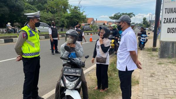 Gambar Tingkatkan Pendapatan Daerah, Tim Pembina Samsat kembali Gelar Operasi Patuh Pajak Kendaraan 74